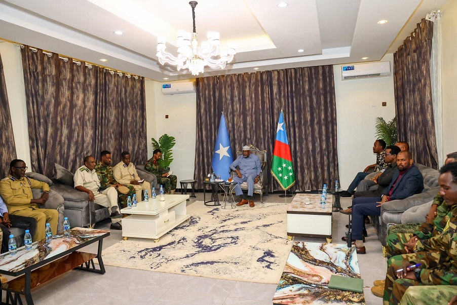 Kulanka Aadan Madoobe iyo laamaha amniga ee Baydhabo.jpg